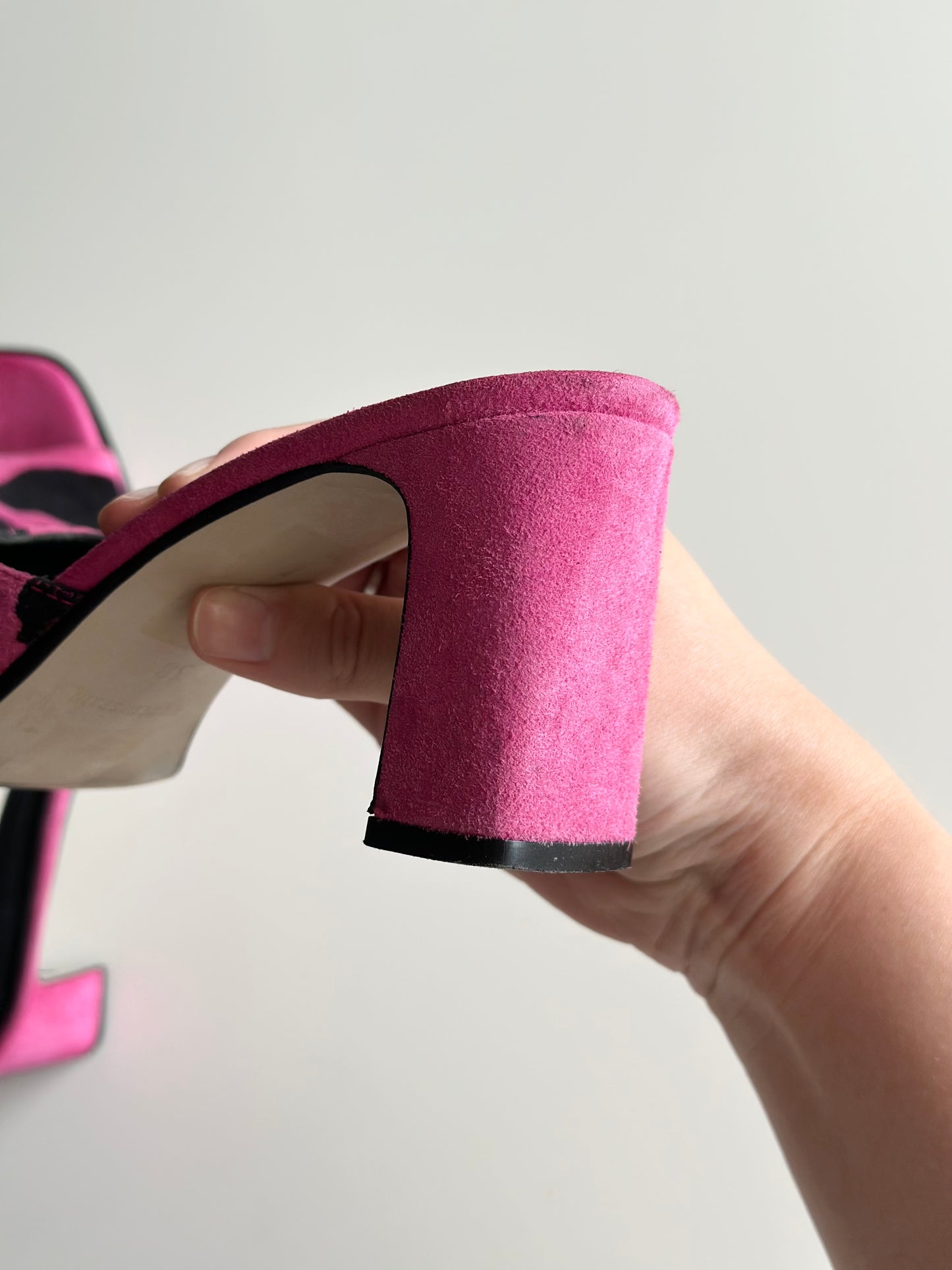 Amazing vibrant suede Kaliko mules