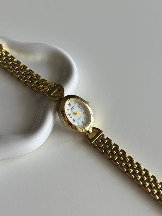 A delicate and timeless vintage watch AC