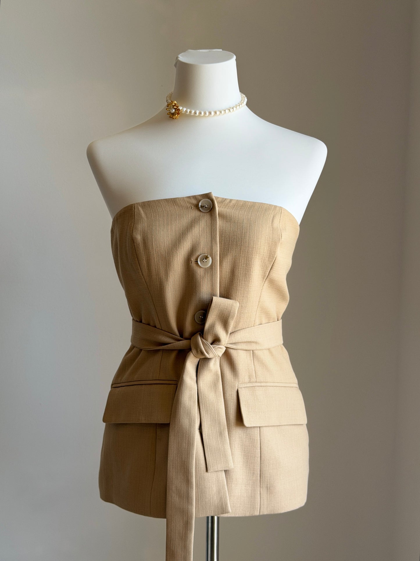 Strapless tailored top with belt