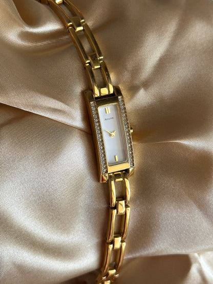 Elegant vintage Accurist quartz watch