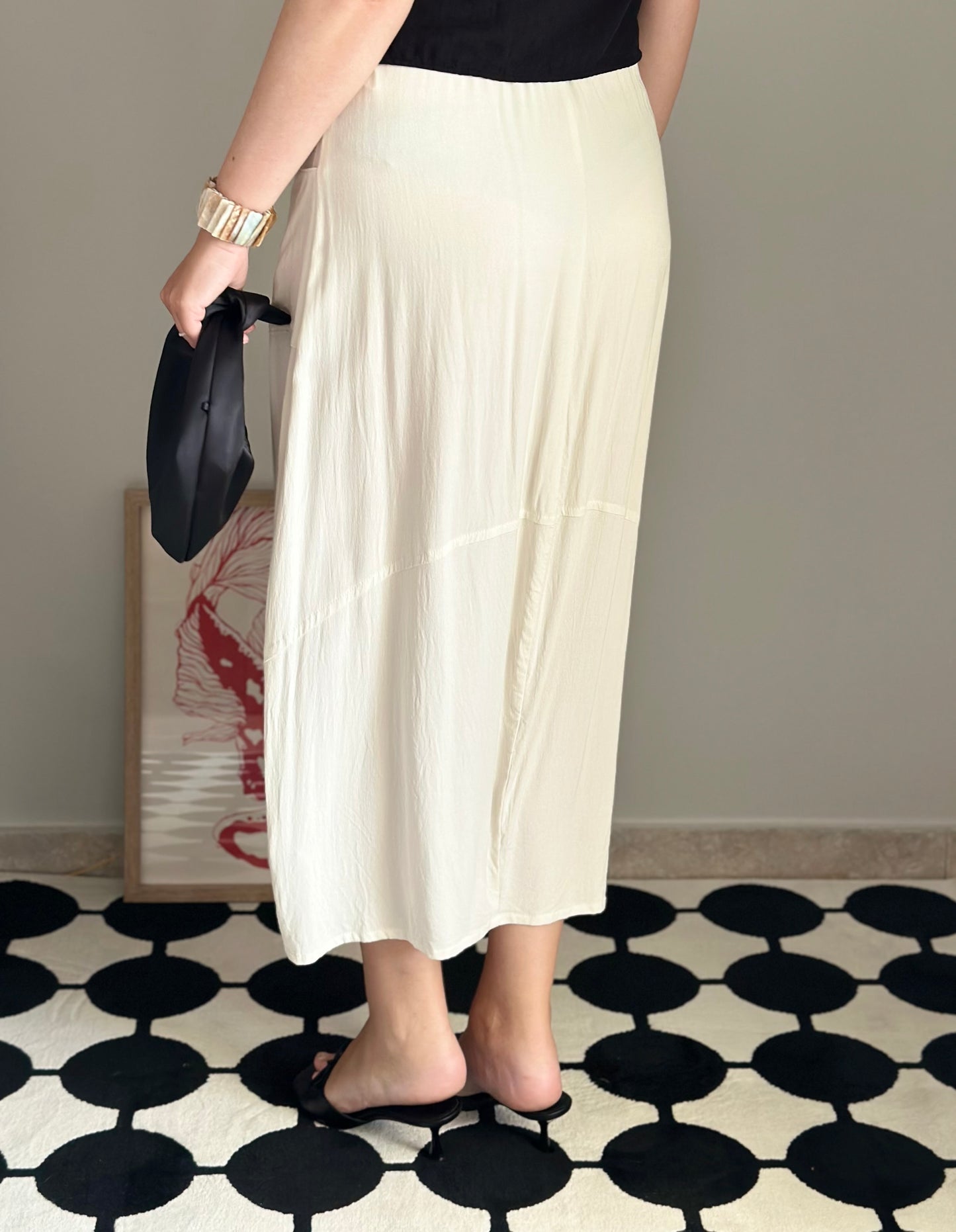 Beautiful midi viscose skirt from Scandinavian brand