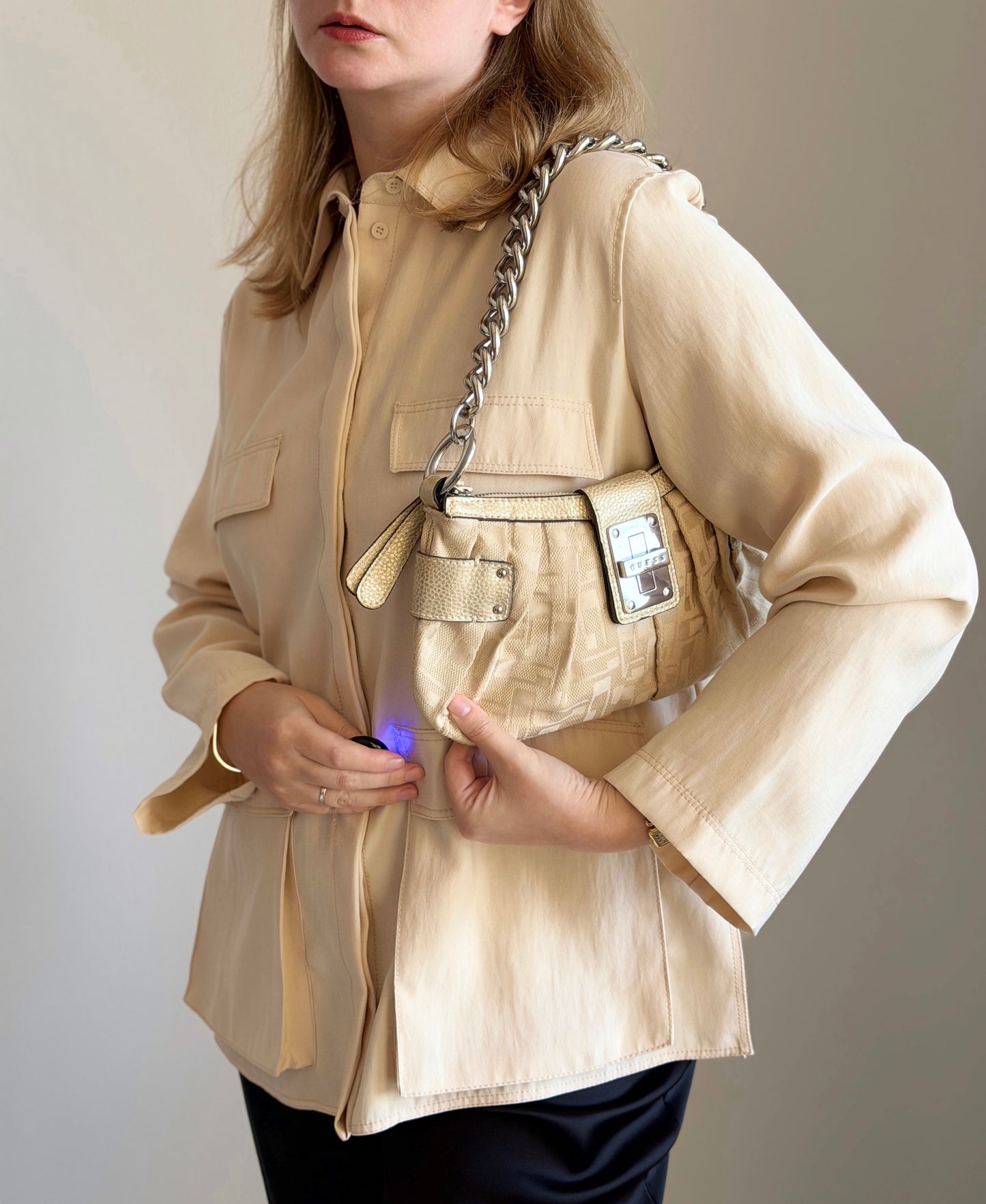 Vintage Guess bag in beige monogram with bold chain