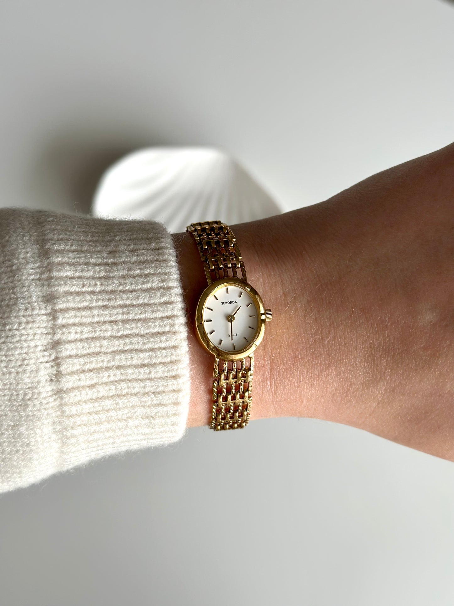 Charming vintage gold-tone Sekonda watch ✨