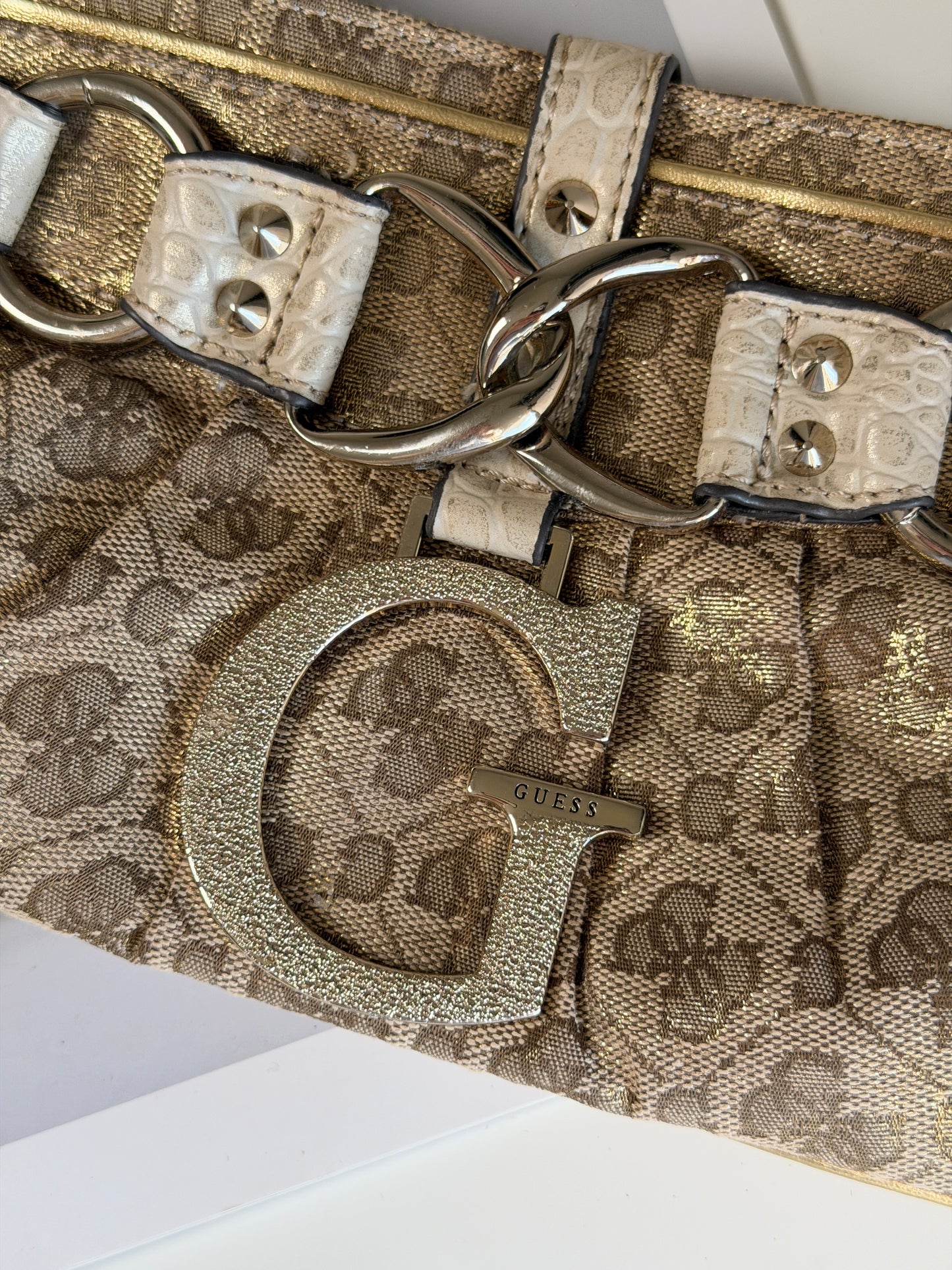 Chic vintage Guess bag from 00s