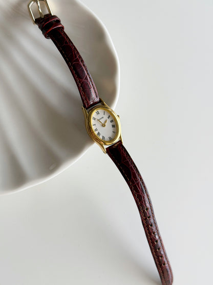 Beautiful classic vintage Accurist watch with leather strap
