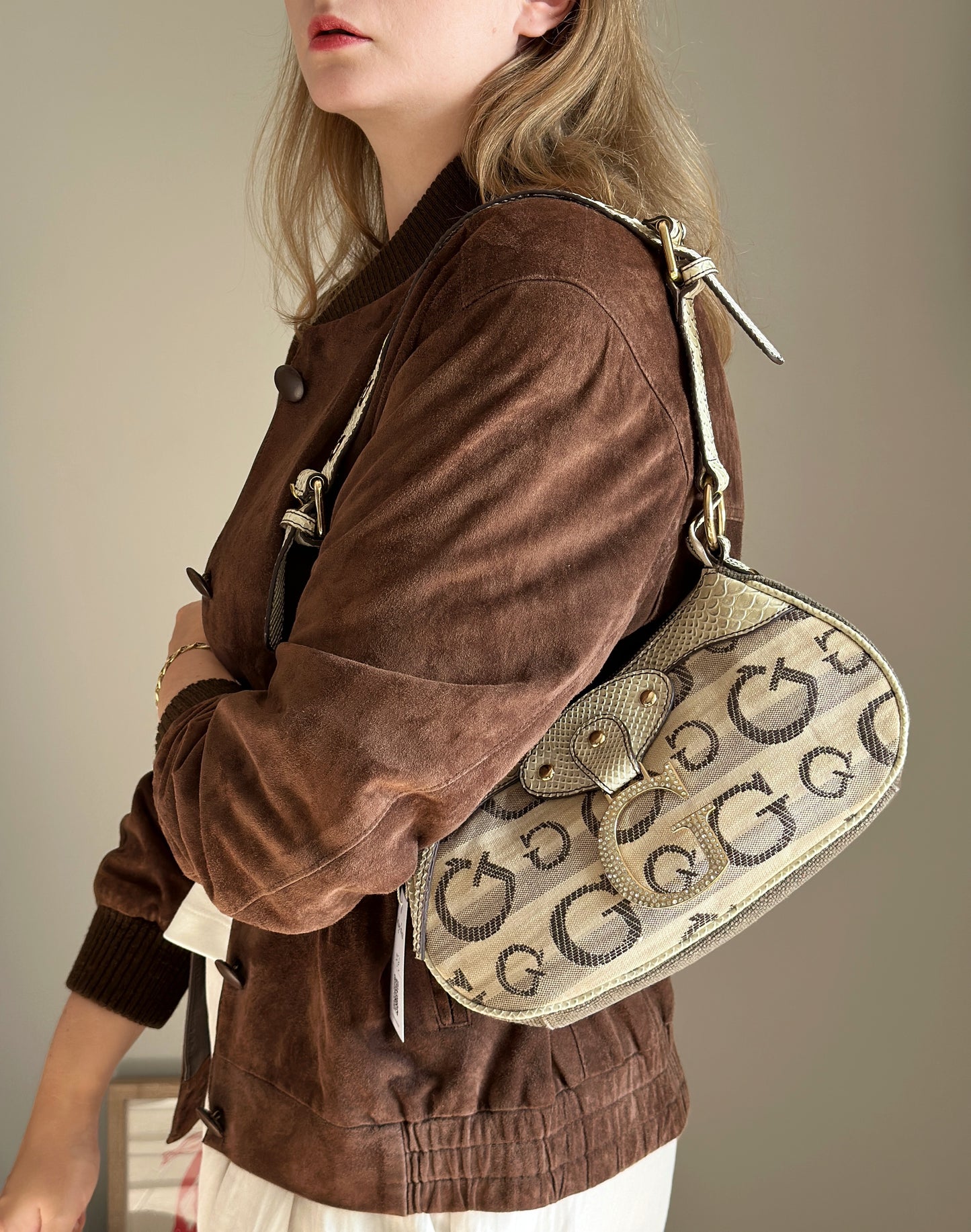 Standout vintage Guess shoulder bag