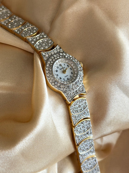 Glamorous vintage watch with crystals