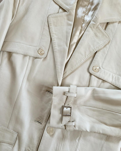 Stunning vintage leather jacket with belt 💔