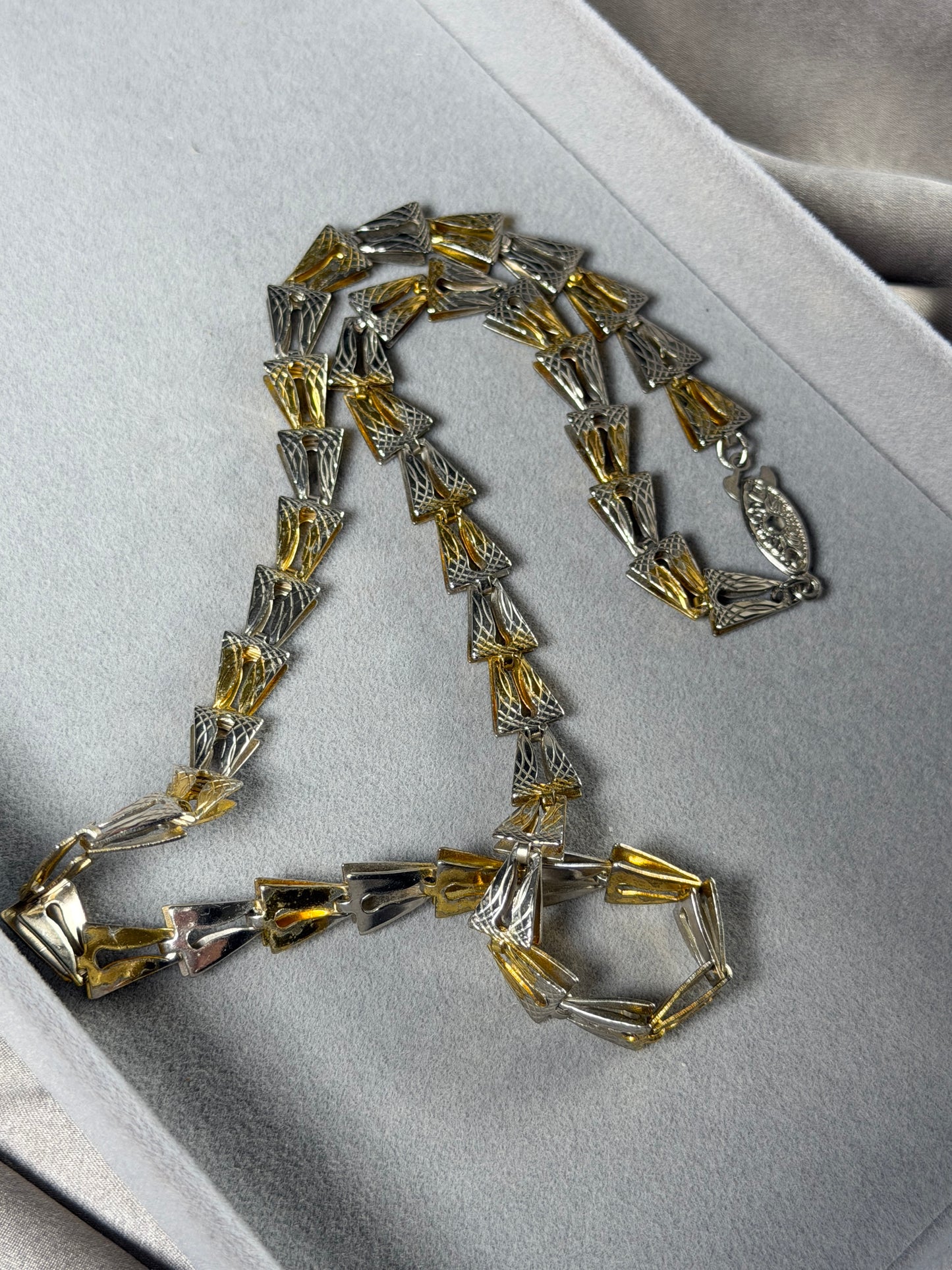 Stunning vintage two-tone necklace