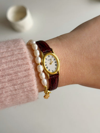 Beautiful classic vintage Accurist watch with leather strap
