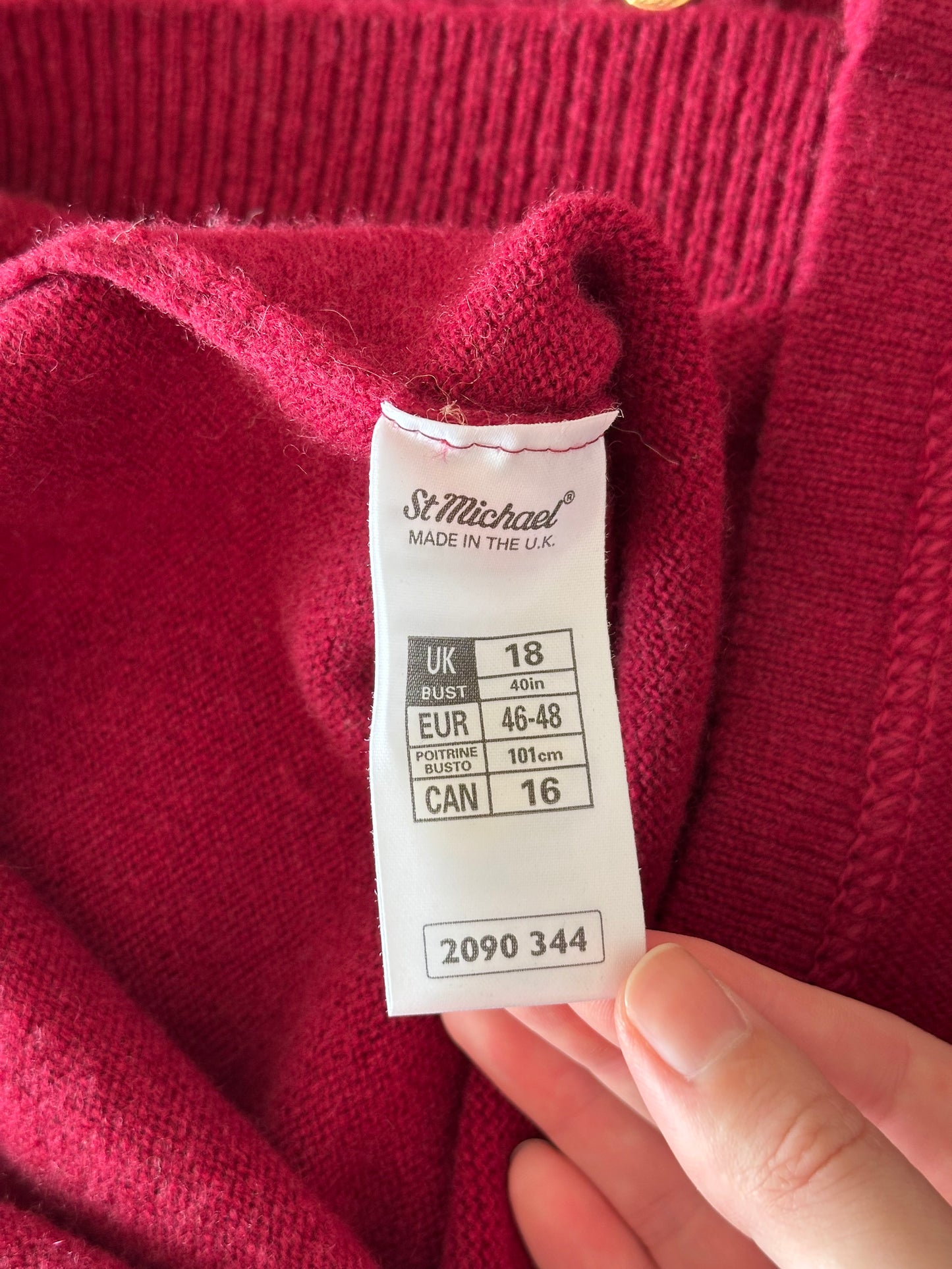 Amazing vintage burgundy 100% lambswool cardigan