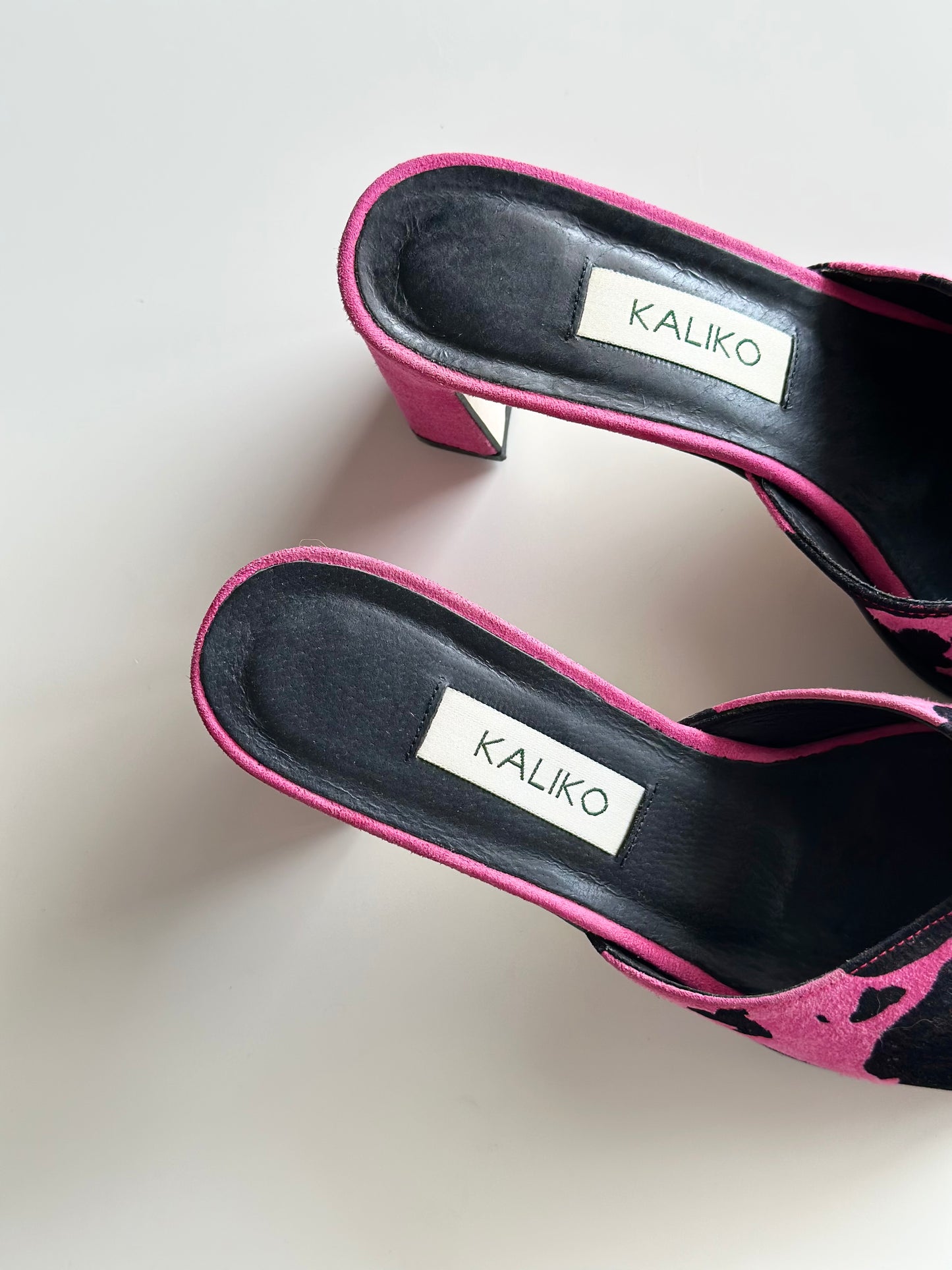 Amazing vibrant suede Kaliko mules