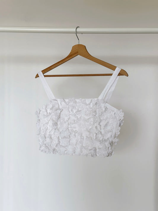 Lovely vintage crop top with voluminous flowers