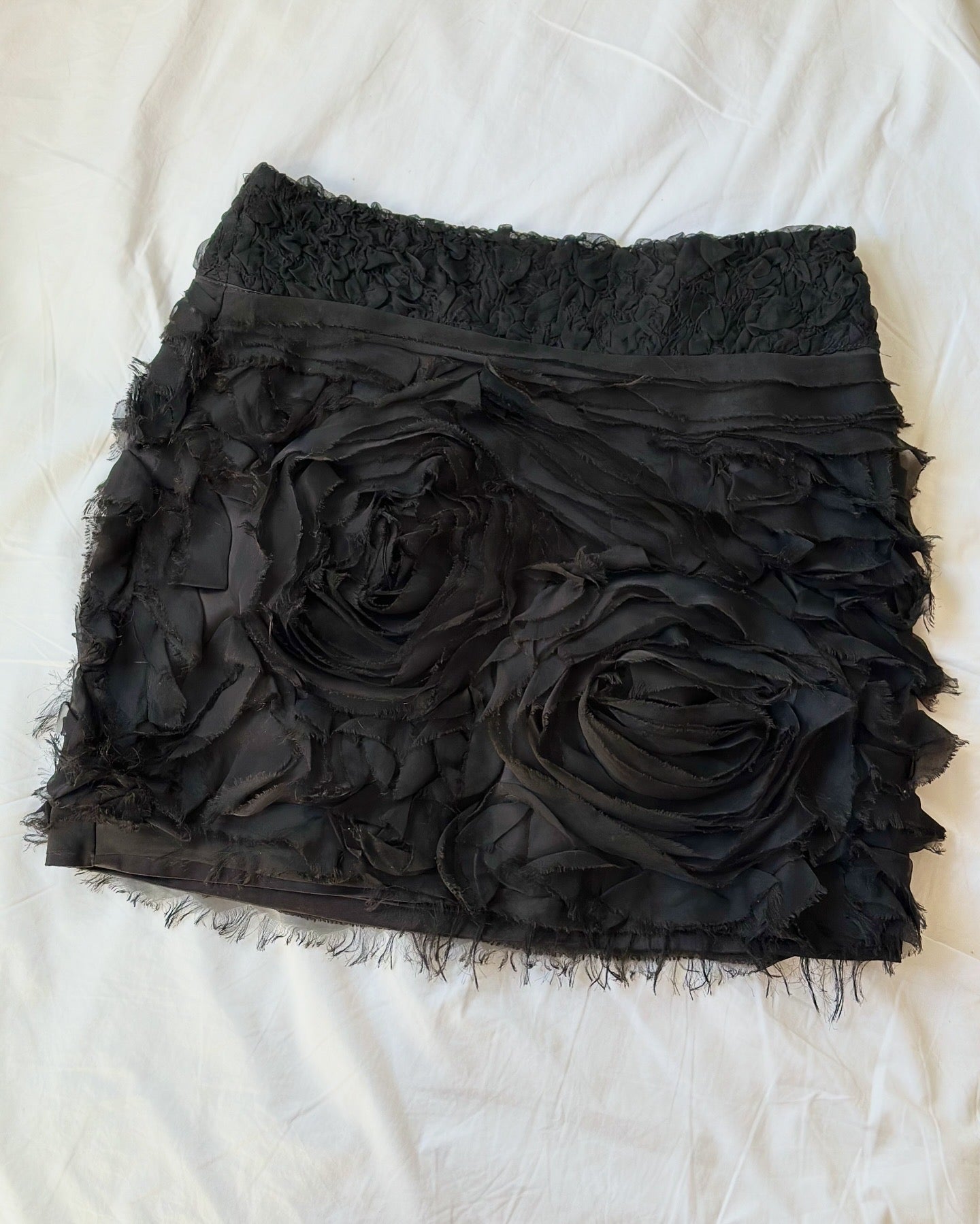 Stunning vintage silk mini skirt 🖤