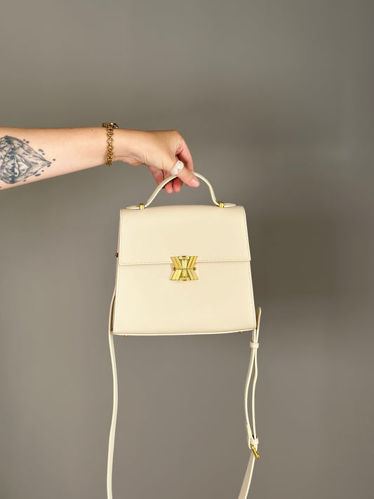 Elegant ivory leather handbag from Kassandre