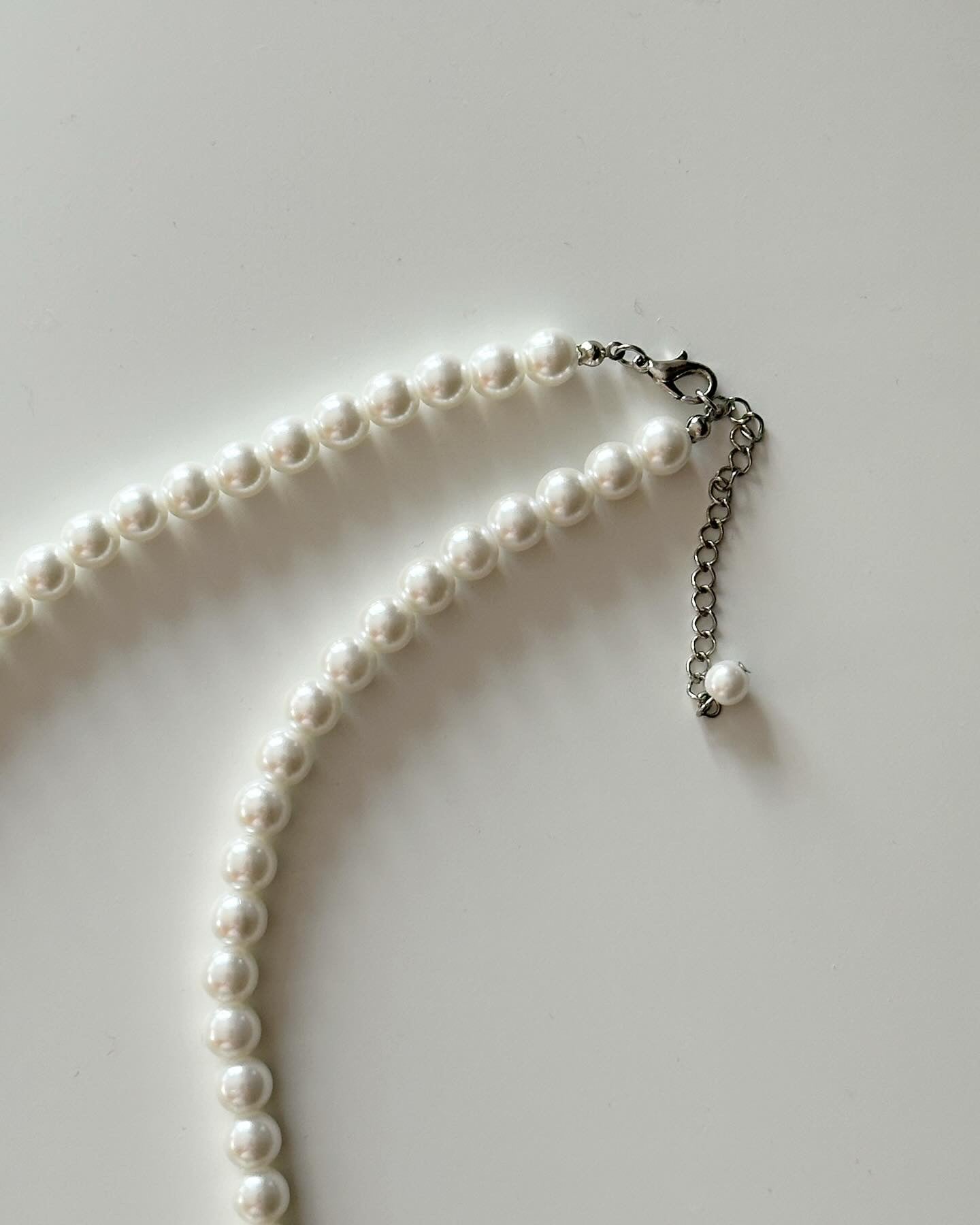 Amazing vintage pearl necklace with flower pendant