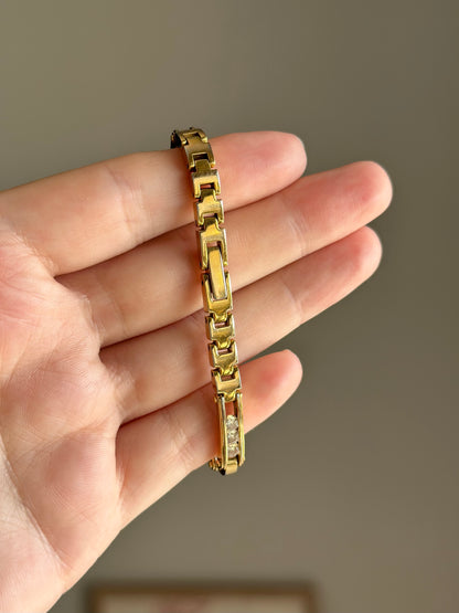Stunning vintage Accurist watch with crystals