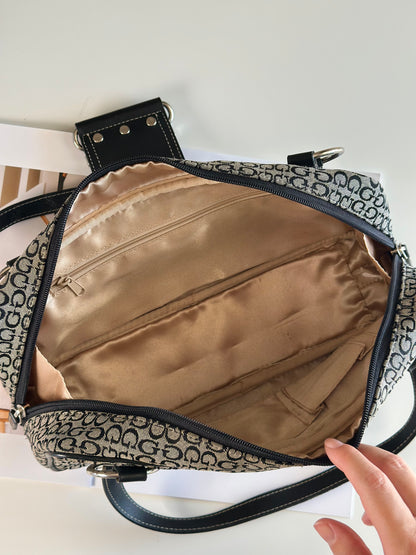 Classic vintage Guess shoulder bag from 90s