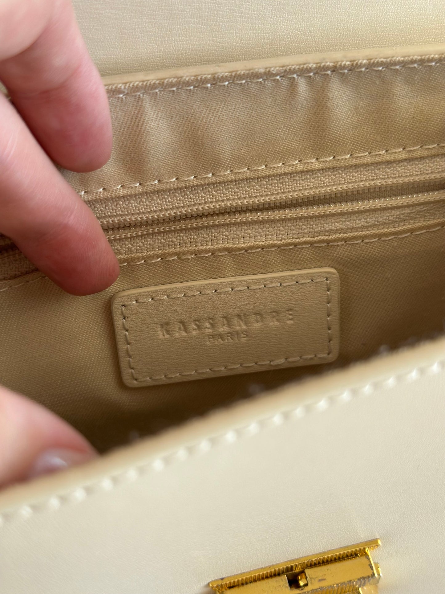 Elegant ivory leather handbag from Kassandre
