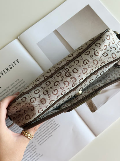 Vintage beige/brown monogram baguette bag Guess