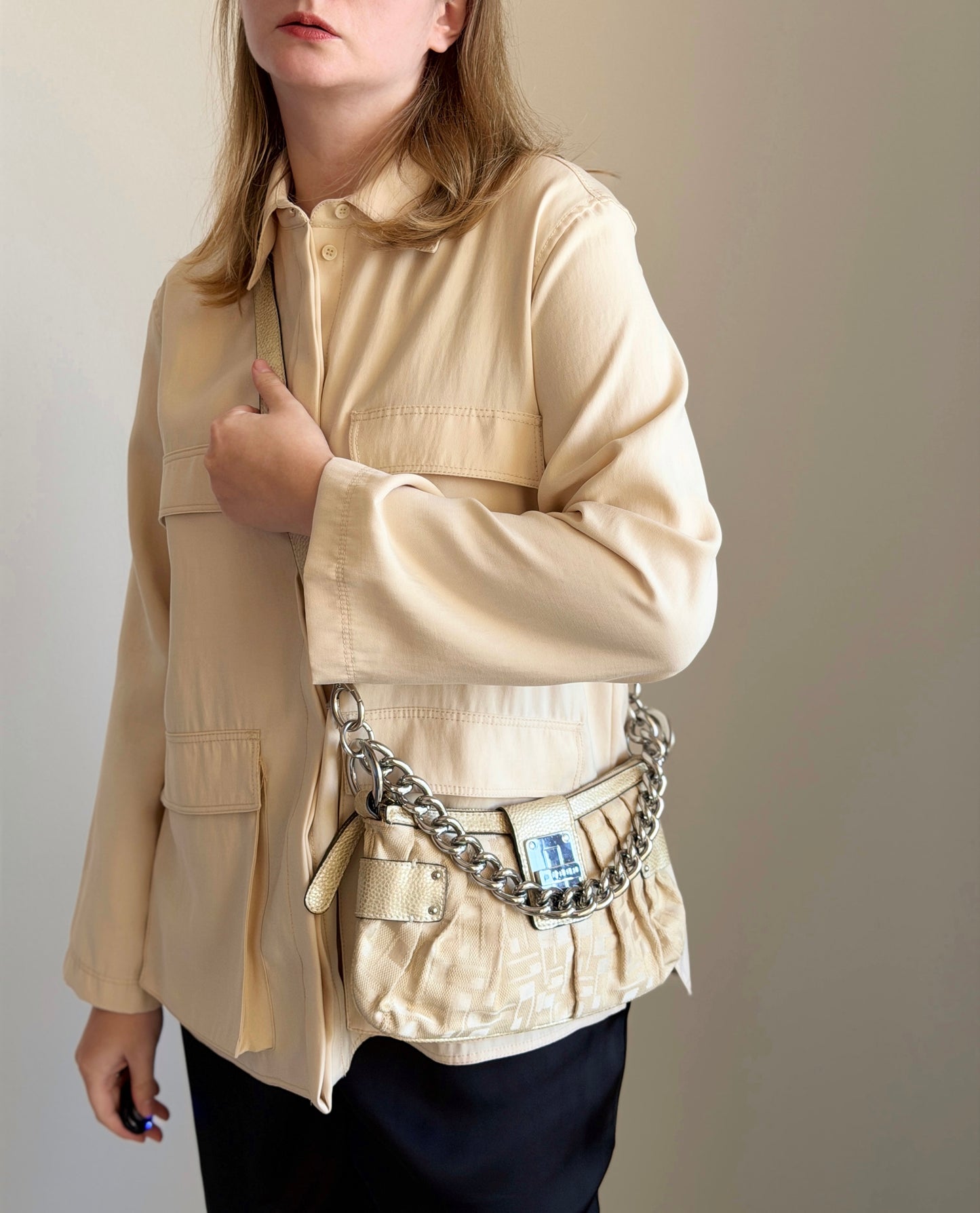 Vintage Guess bag in beige monogram with bold chain