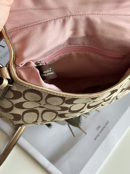 Lovely Coach crossbody bag in signature jacquard canvas