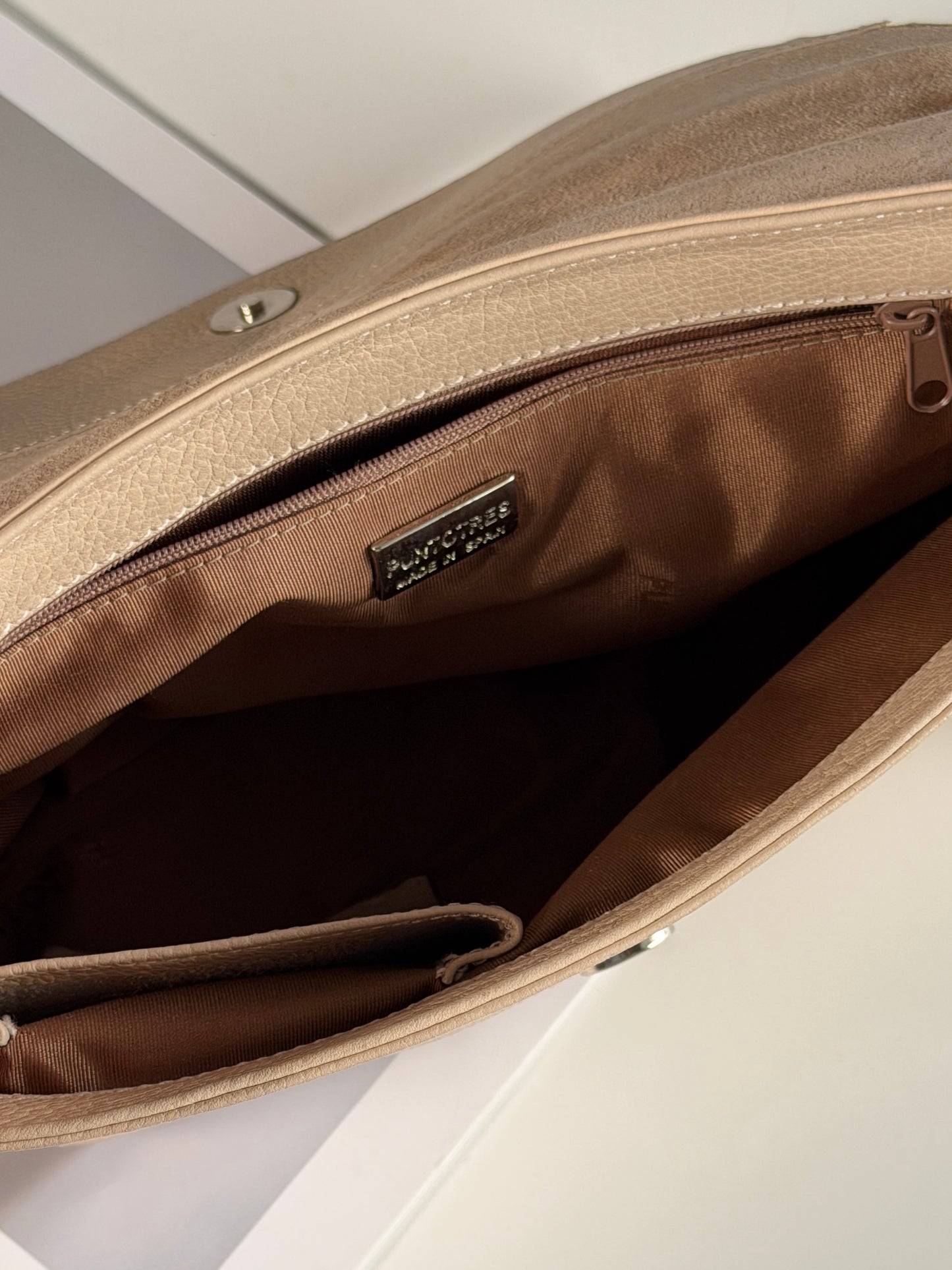 Sophisticated leather beige bag (made in Spain)