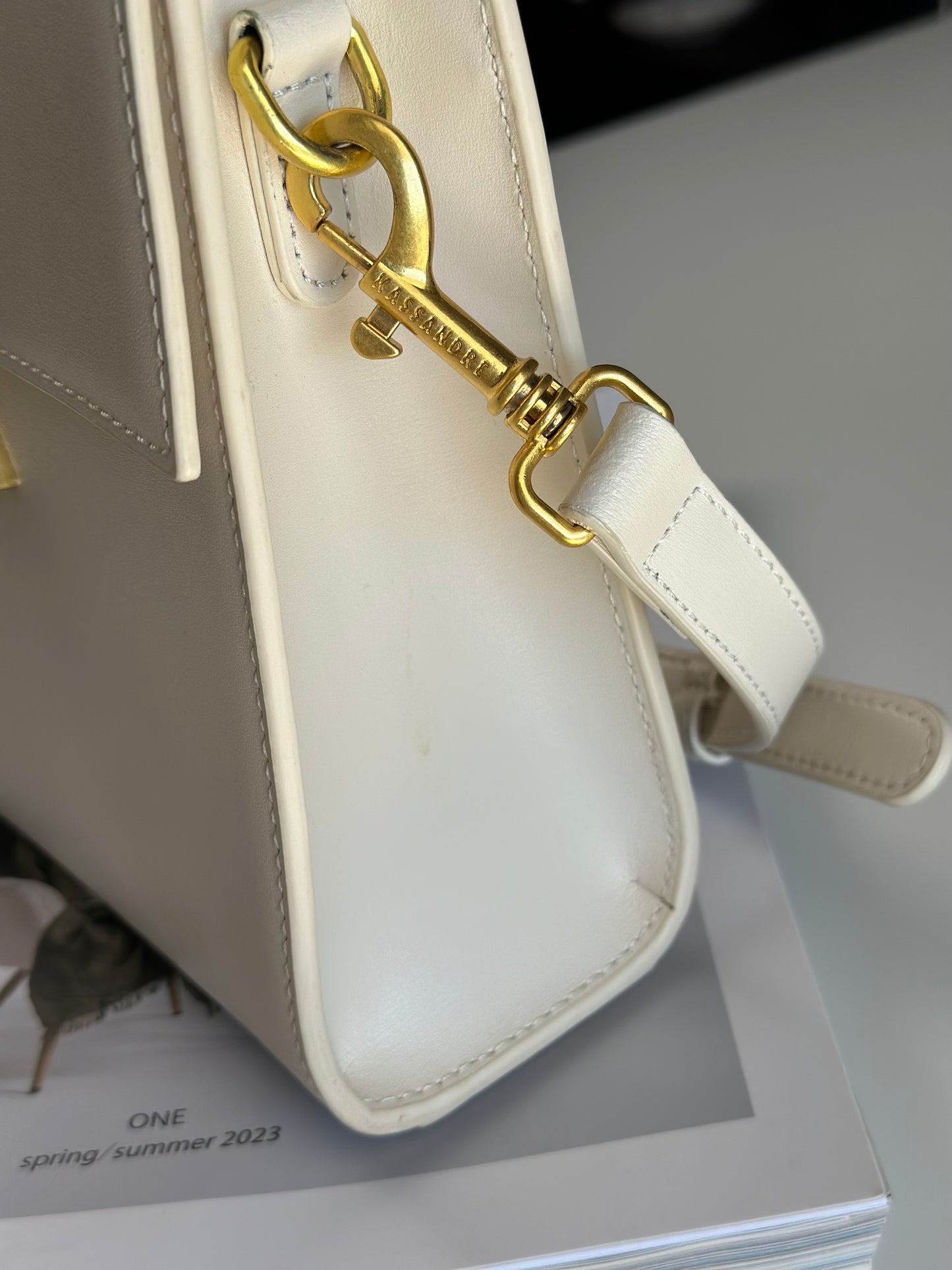 Elegant ivory leather handbag from Kassandre