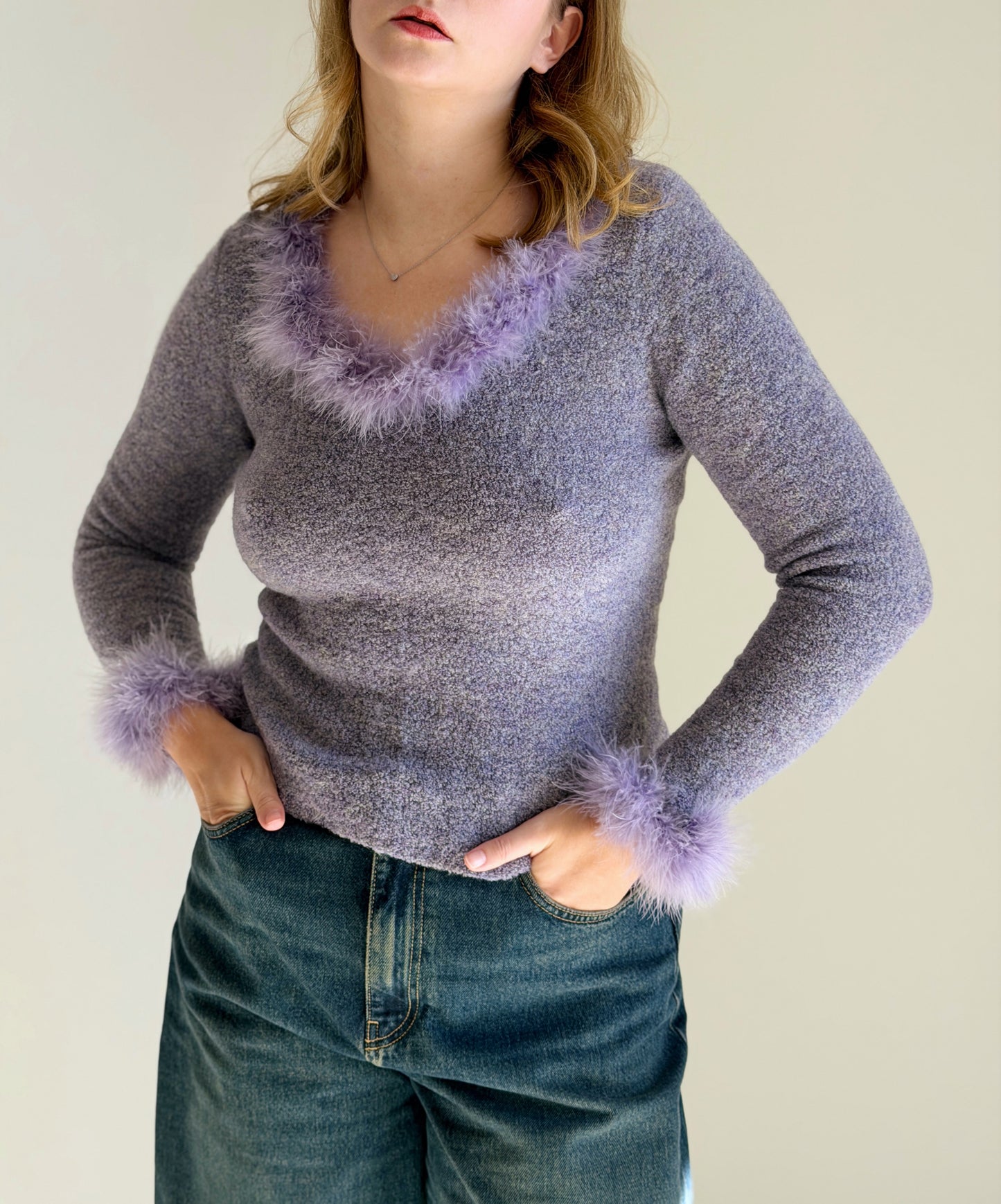 Charming vintage lilac sweater with feathers
