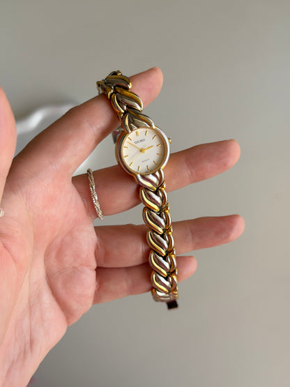 Charming vintage Sekonda watch with two-tone design