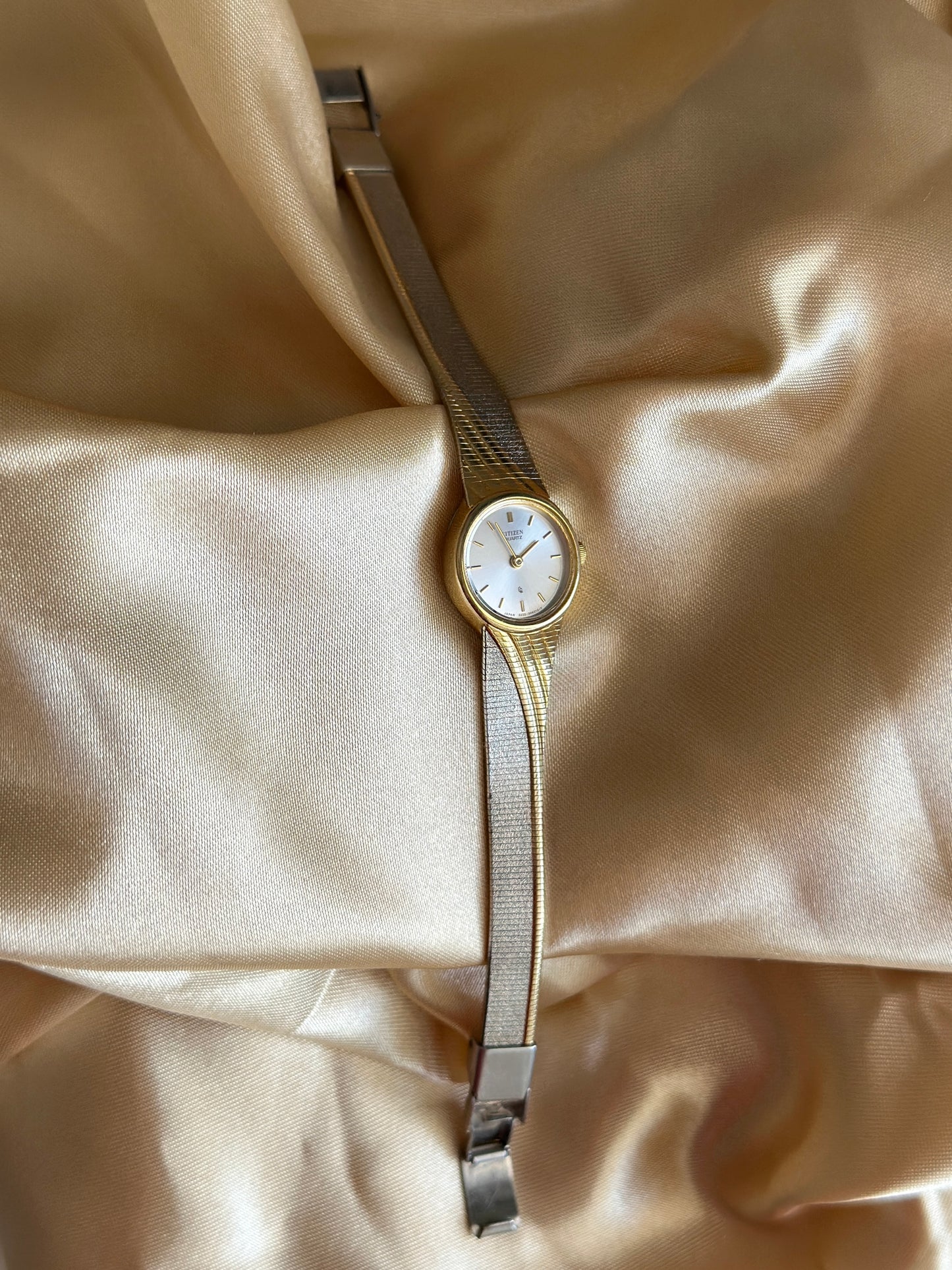 Stunning vintage two-tone watch Citizen