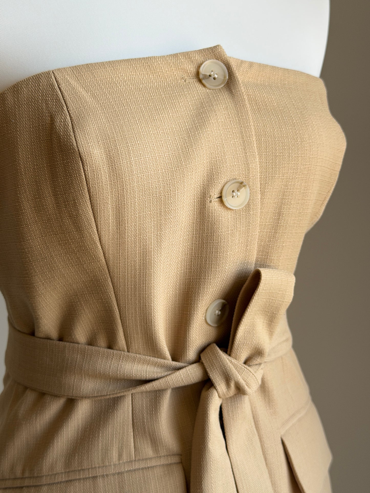 Strapless tailored top with belt
