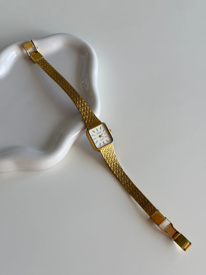 Elegant vintage Accurist gold-tone watch