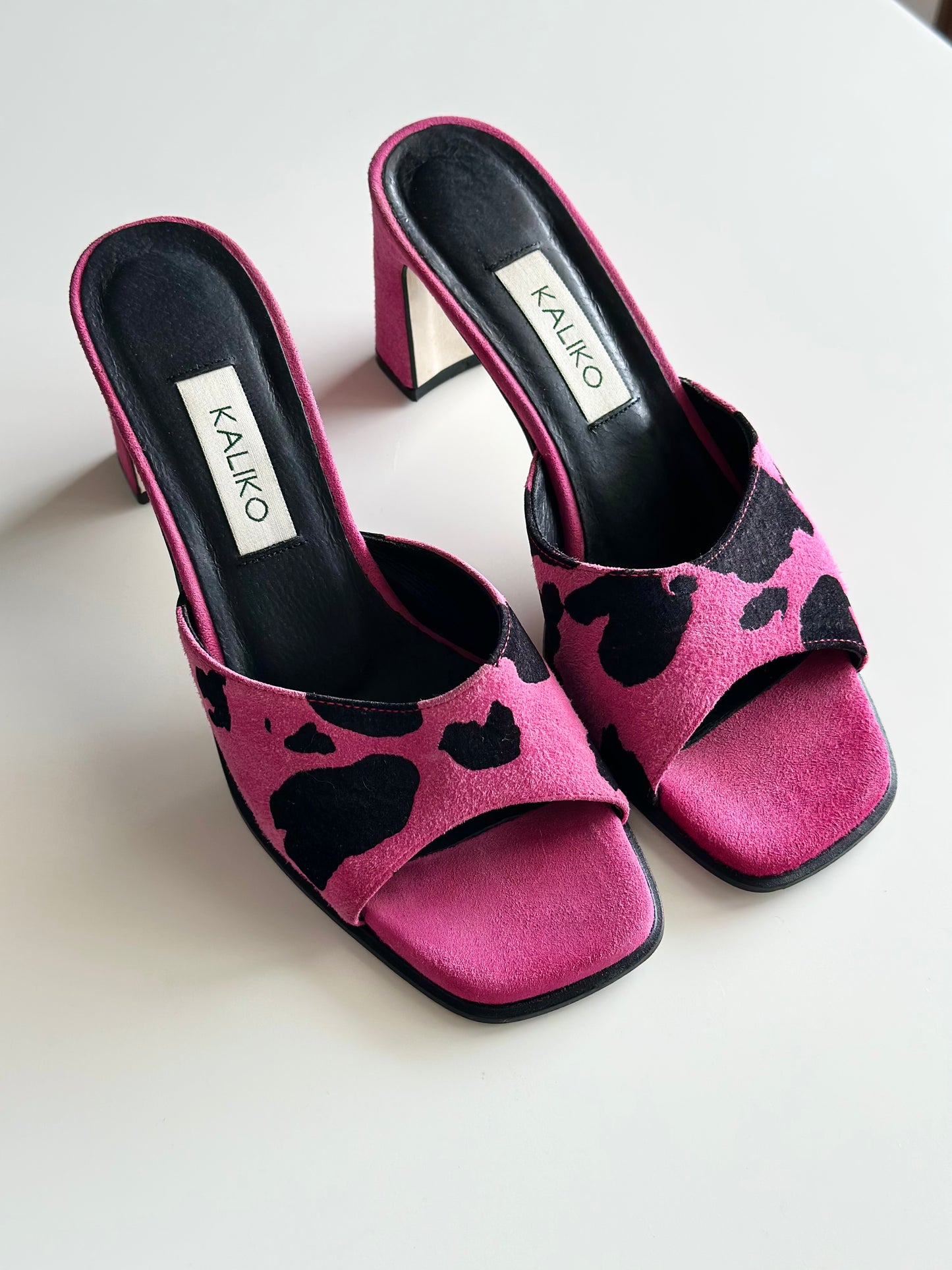 Amazing vibrant suede Kaliko mules
