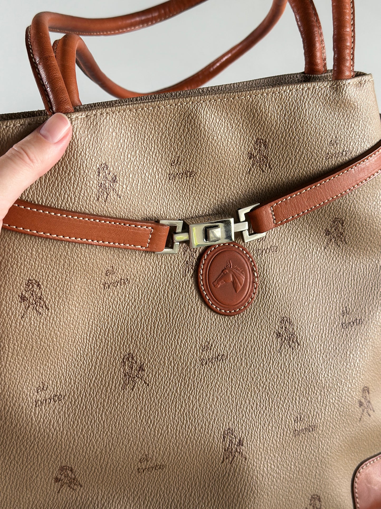 Elegant vintage tote bag by El Trote