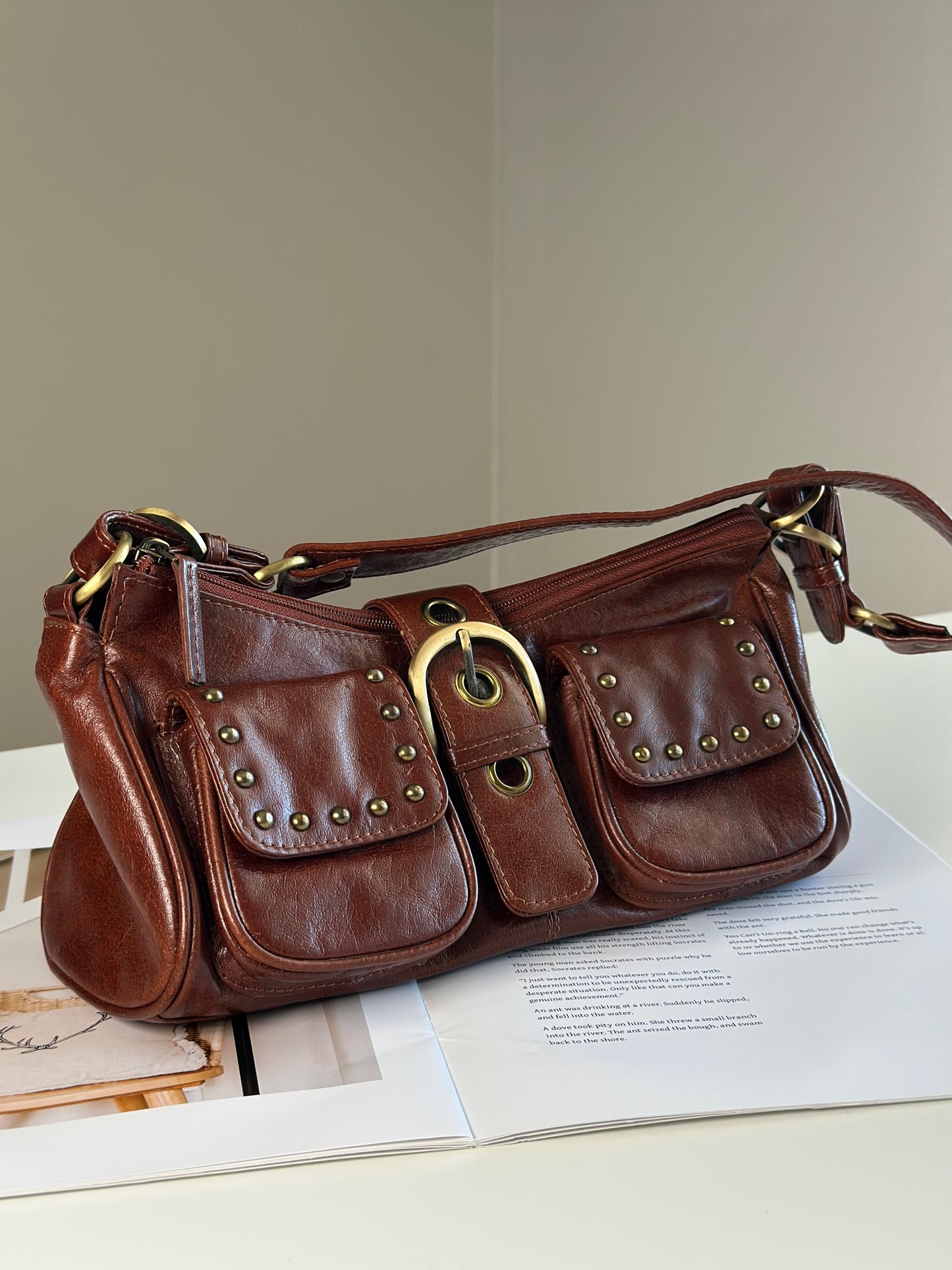 Leather shoulder bag in rich brown colour