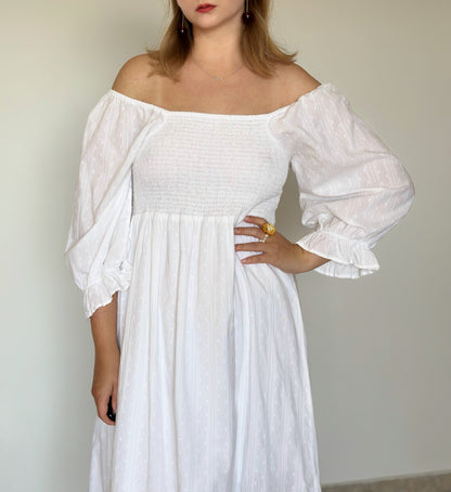 Incredible white cotton dress with puff sleeves