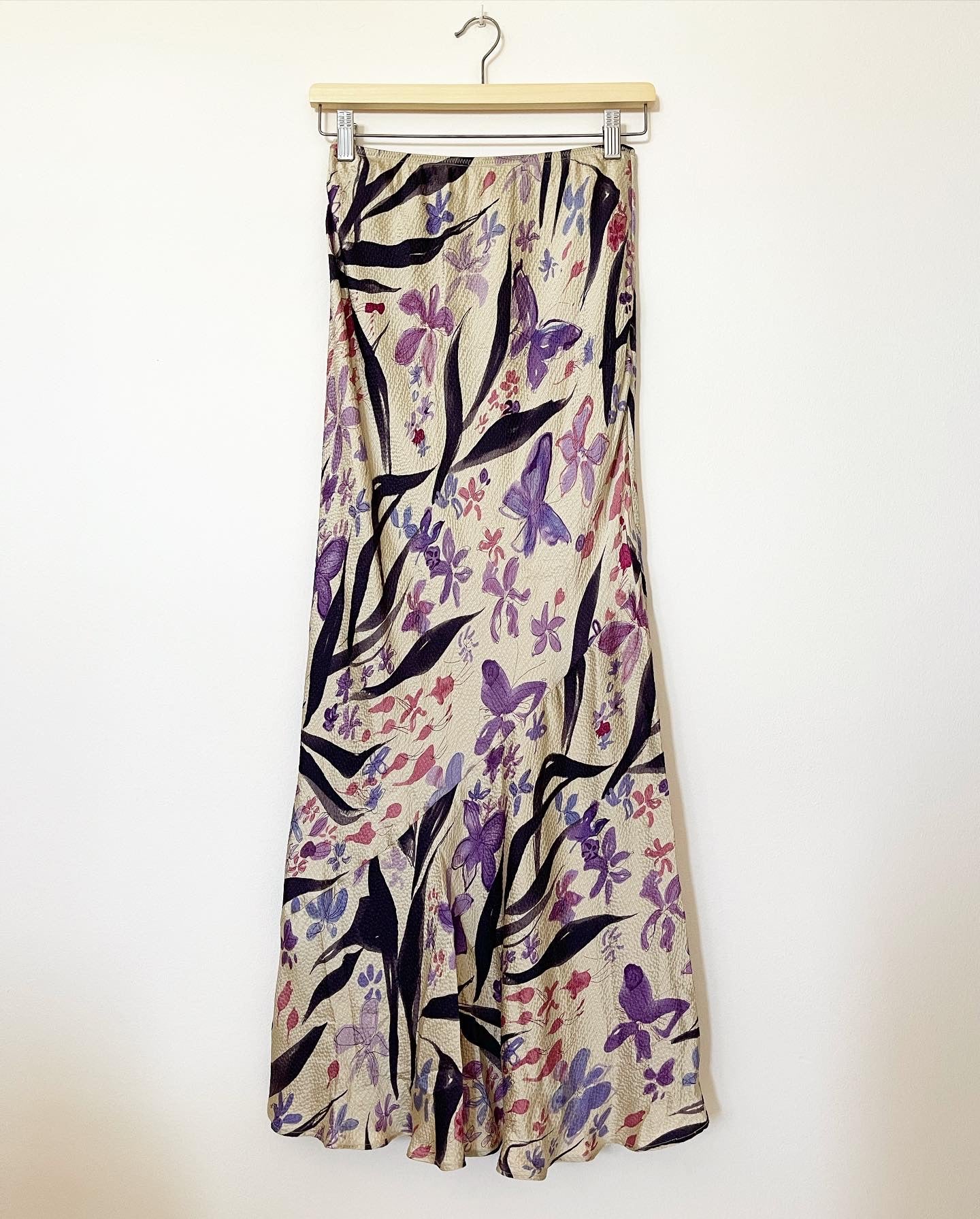 Beautiful ankle-length skirt with flowers print made from 100% silk